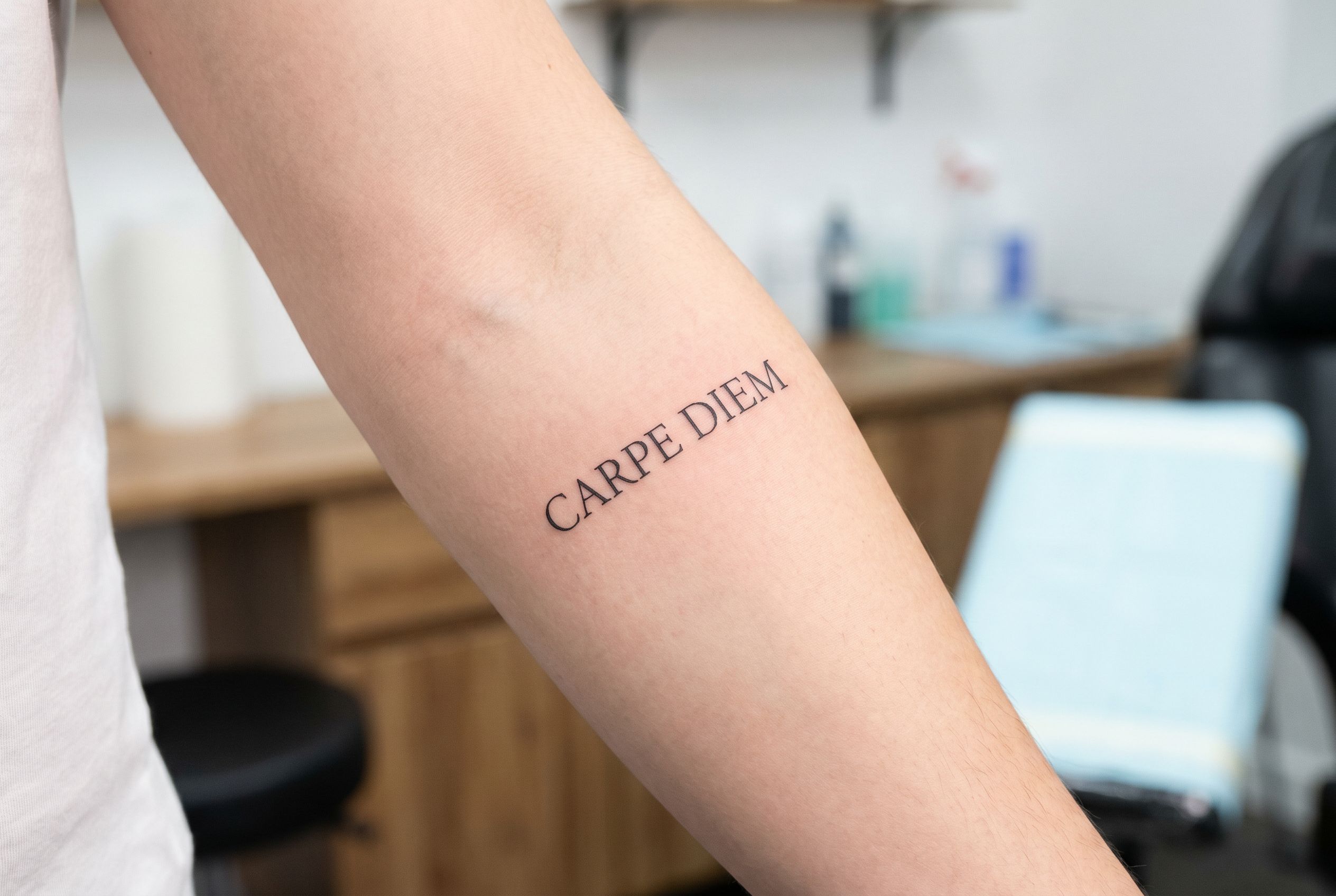 Phrases en latin pour tatouage : idées et significations